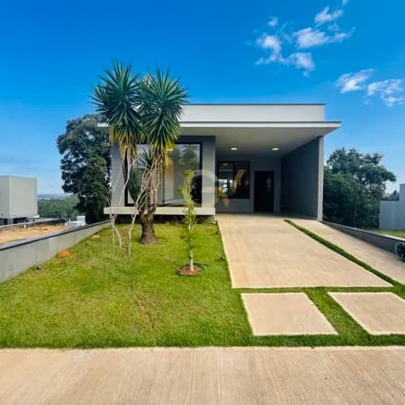 Casa fundo para mata em condomínio