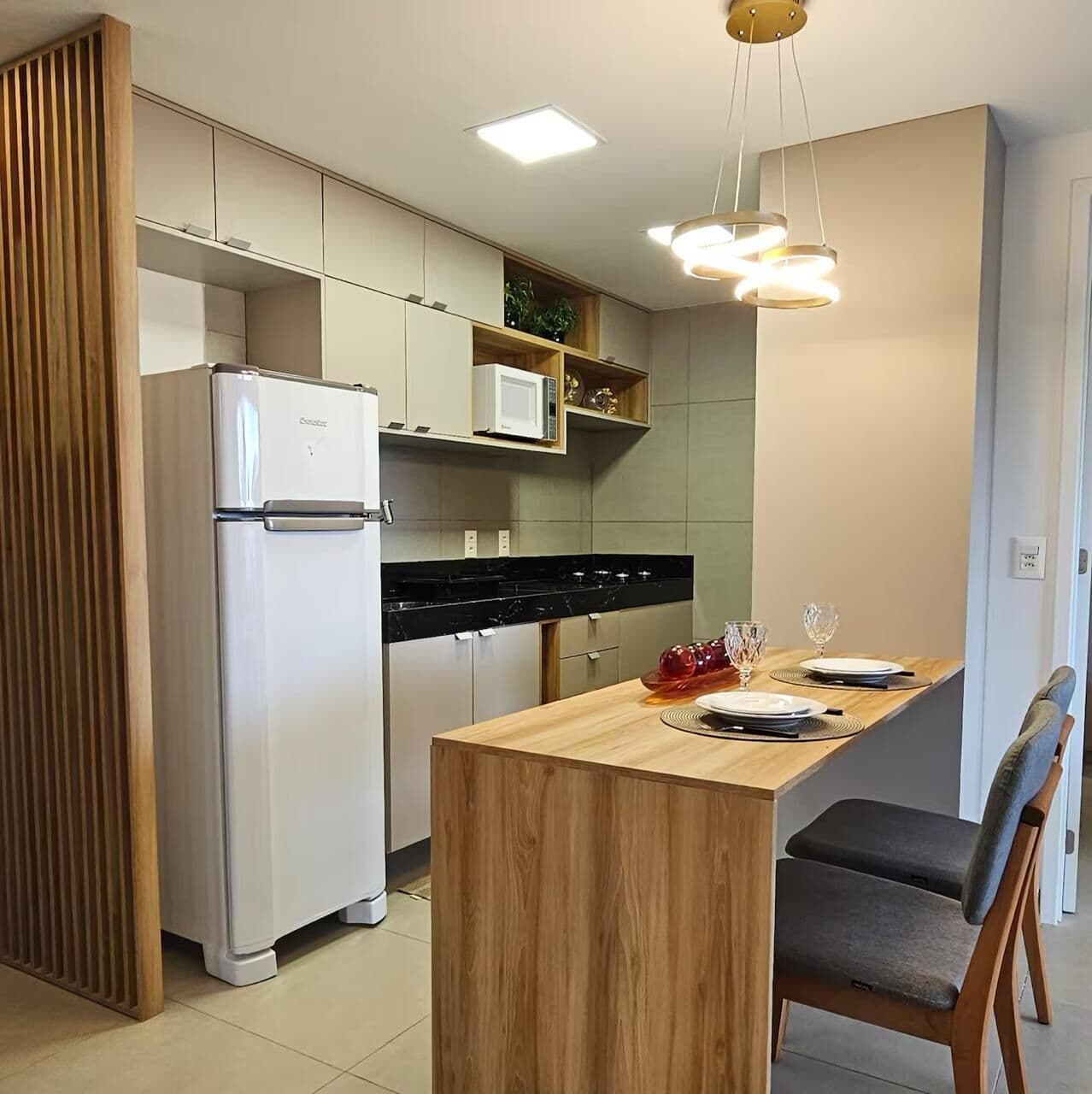 Apartamento lindo 2 quartos todo mobiliado frente mar Jardim Oceania