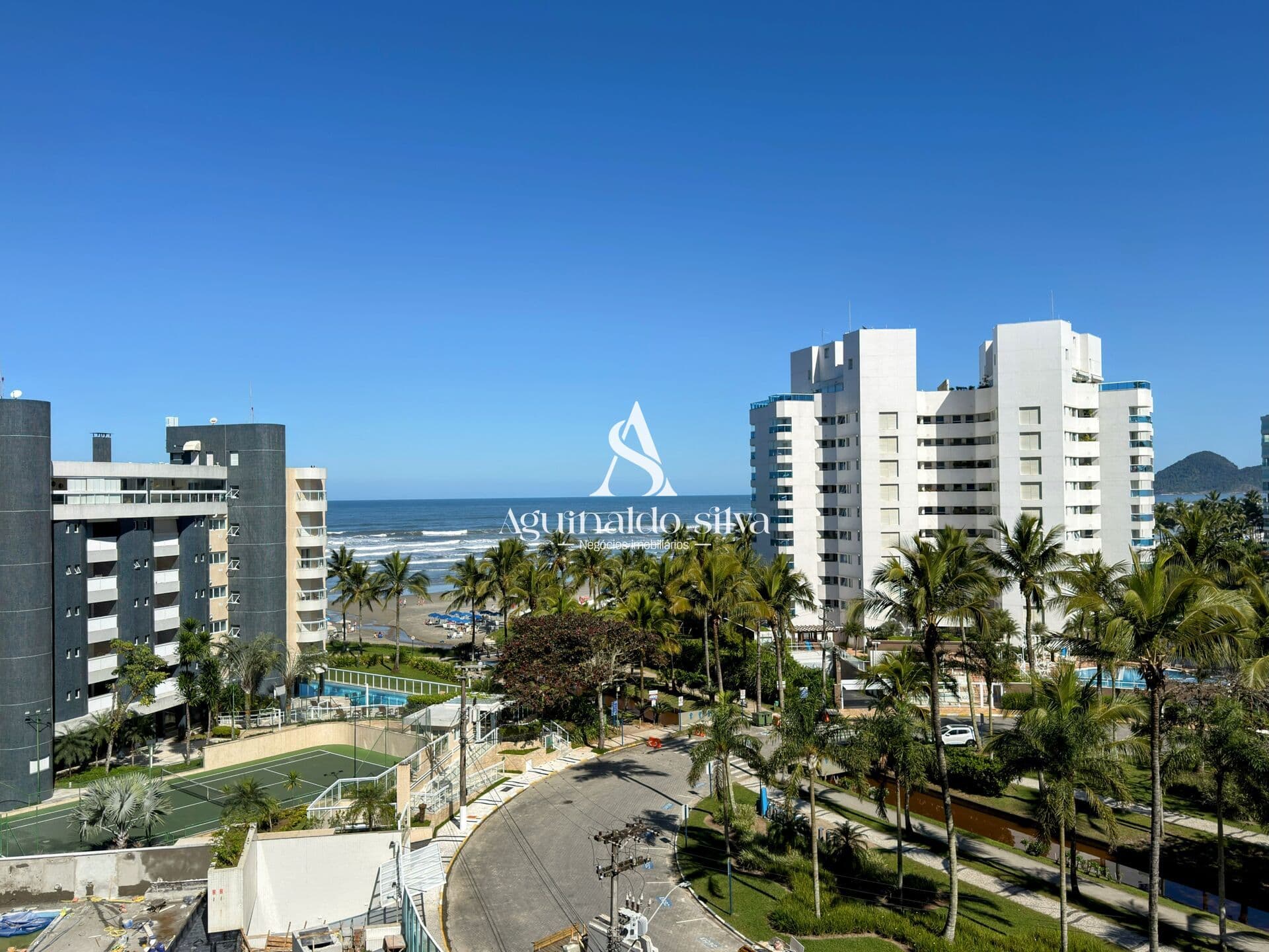 Apartamento à Venda, Pé na areia, 3 Dormitórios I 01 Suíte, Vista Mar...