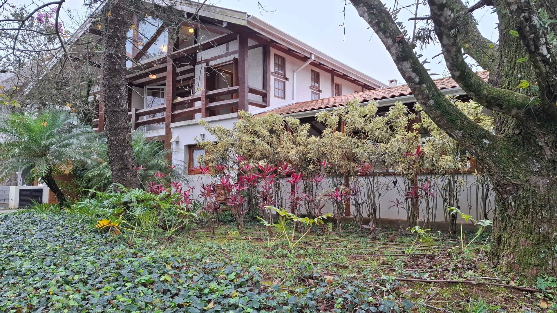 Casa à venda no Condomínio Morada dos Pássaros – Barueri, SP
