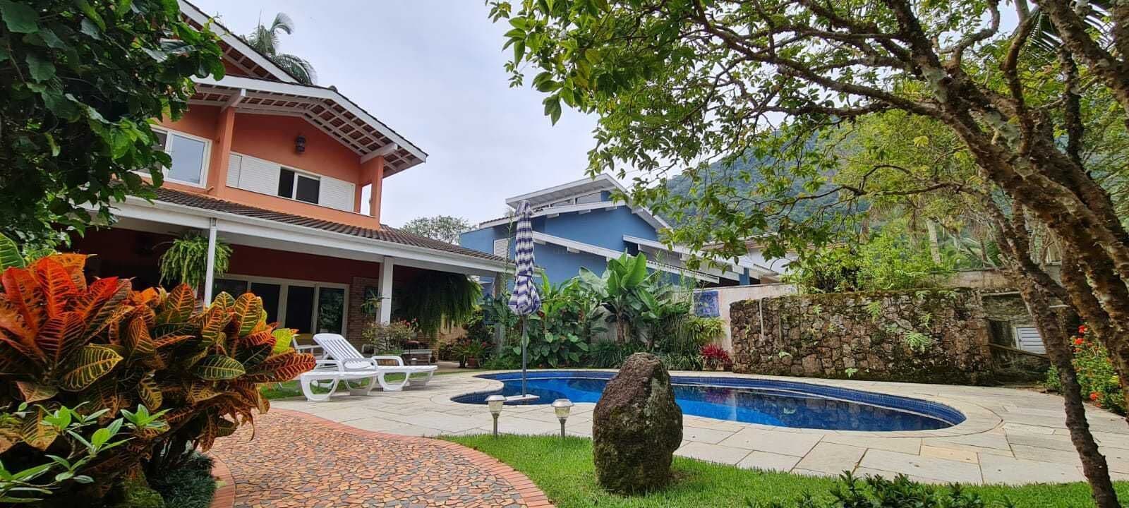 Casa à venda em condomínio fechado em Ubatuba/SP – Condomínio Pedra Verde