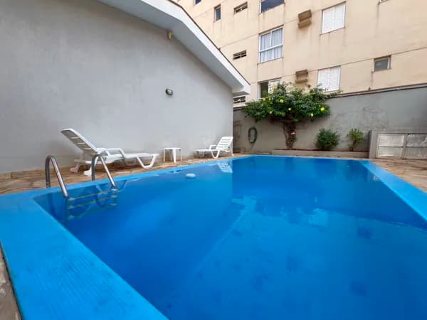 Casa térrea com 2 suítes e piscina!