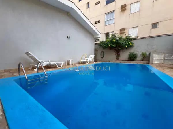 Casa térrea com 2 suítes e piscina!