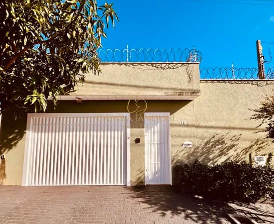 Casa Térrea à Venda em Bonfim Paulista | 2 Suítes, Piscina e Energia Solar.