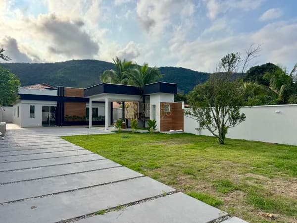 Casa Alto Padrão em São Bento da Lagoa, Maricá/RJ