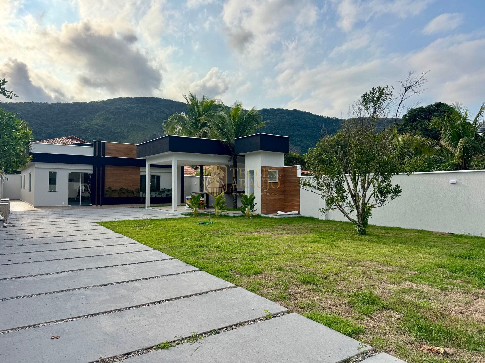 Casa Alto Padrão em São Bento da Lagoa, Maricá/RJ