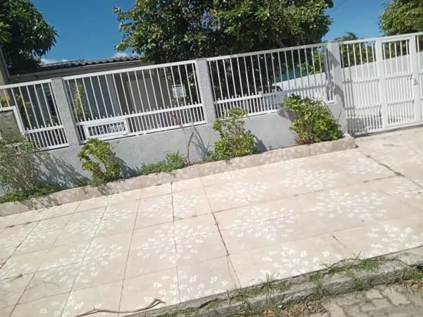Duas Casas em Terreno de 300m² no Centro de Imbé – Próximo a Tudo, 1 Quadra da Lagoa! (Aceita Permuta)