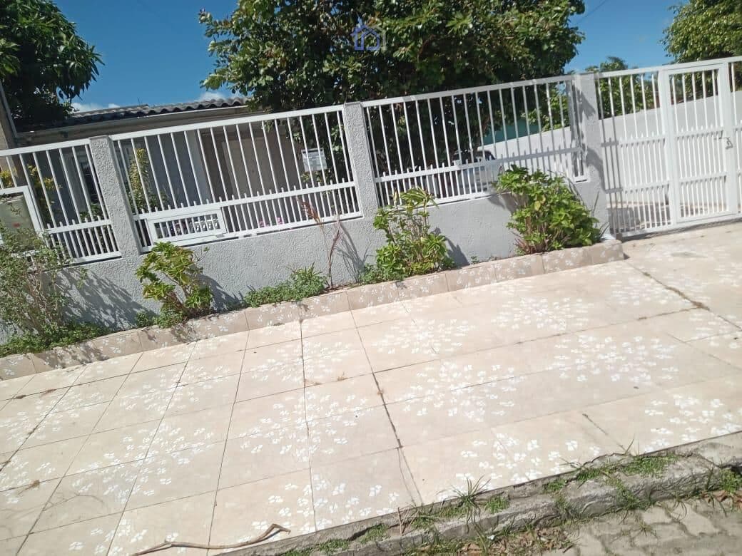 Duas Casas em Terreno de 300m² no Centro de Imbé – Próximo a Tudo, 1 Quadra da Lagoa! (Aceita Permuta)