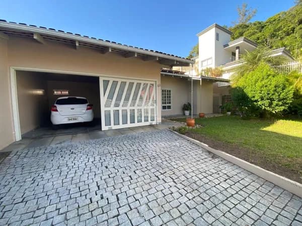 Casa a venda no bairro Saguaçu