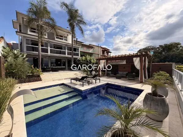 Casa de alto padrão à venda ou locação.