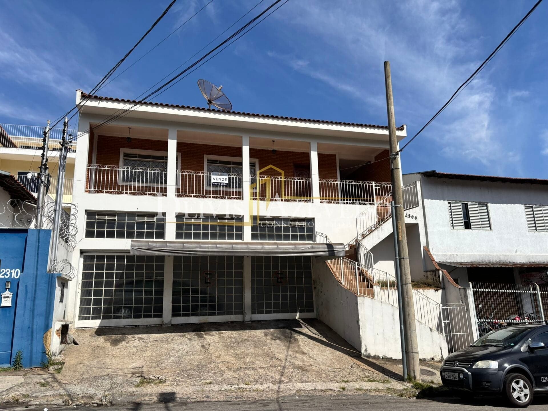 Casa à Venda - 03 Quartos e 03 vagas de garagem