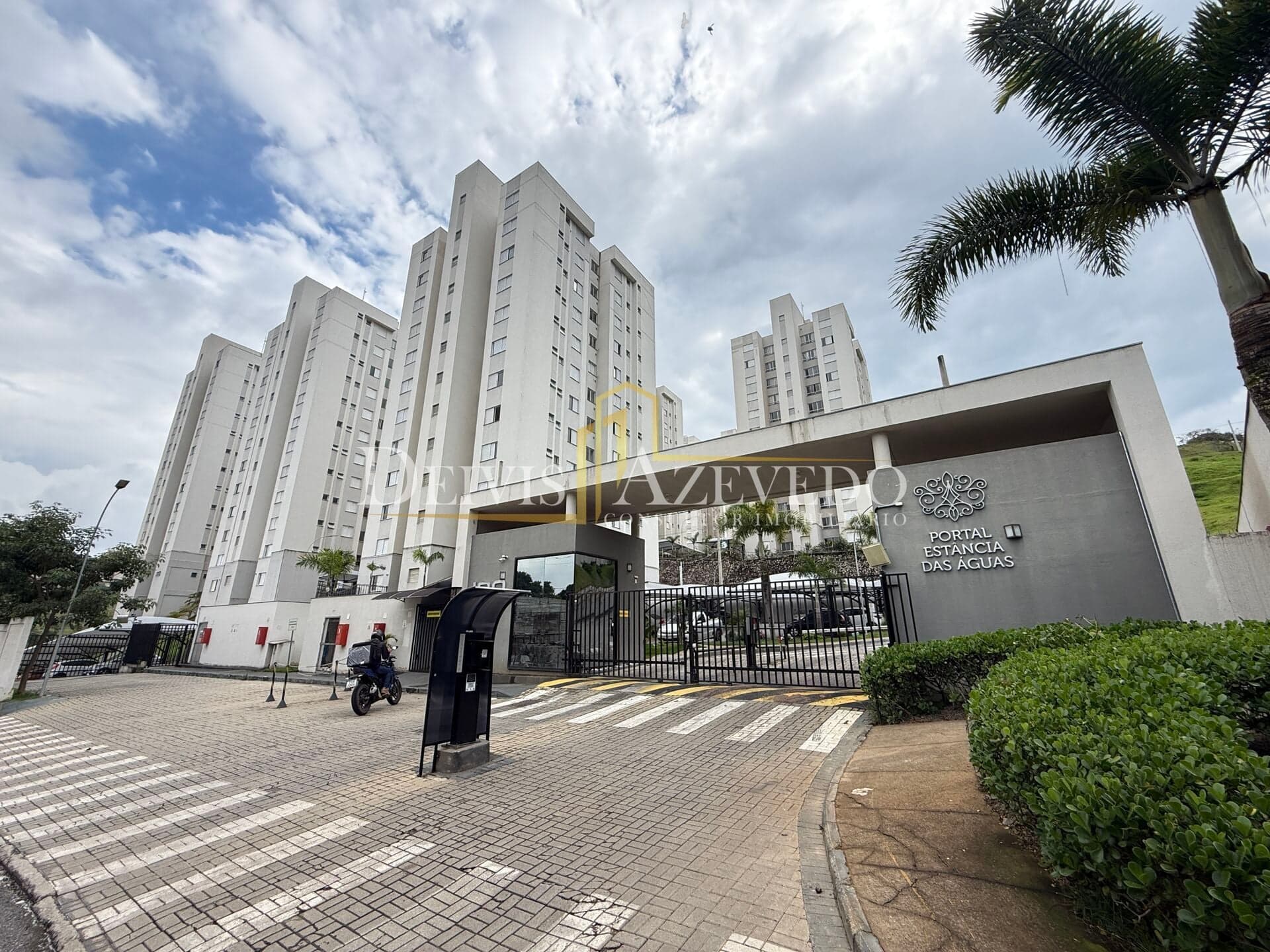 Apartamento Mobiliado, 02 Quartos (01 suíte)
