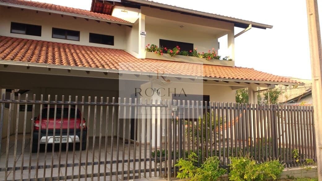 AVERBADA! Sobrado Alto Padrão em Balneário Enseada/SC