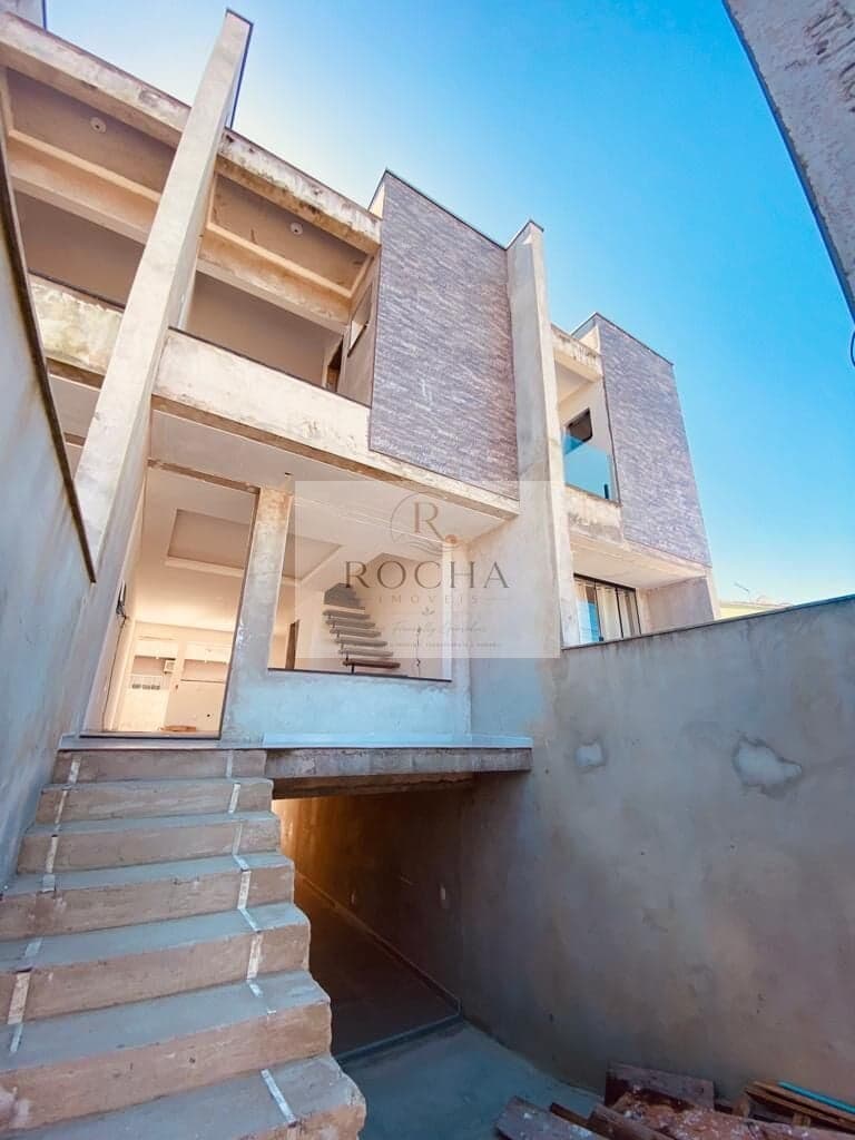 Sobrado Geminado Triplex