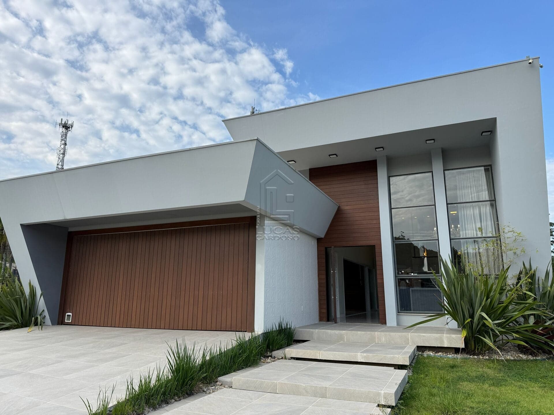 🔹 Casa de alto padrão no Condomínio La Società San Simone