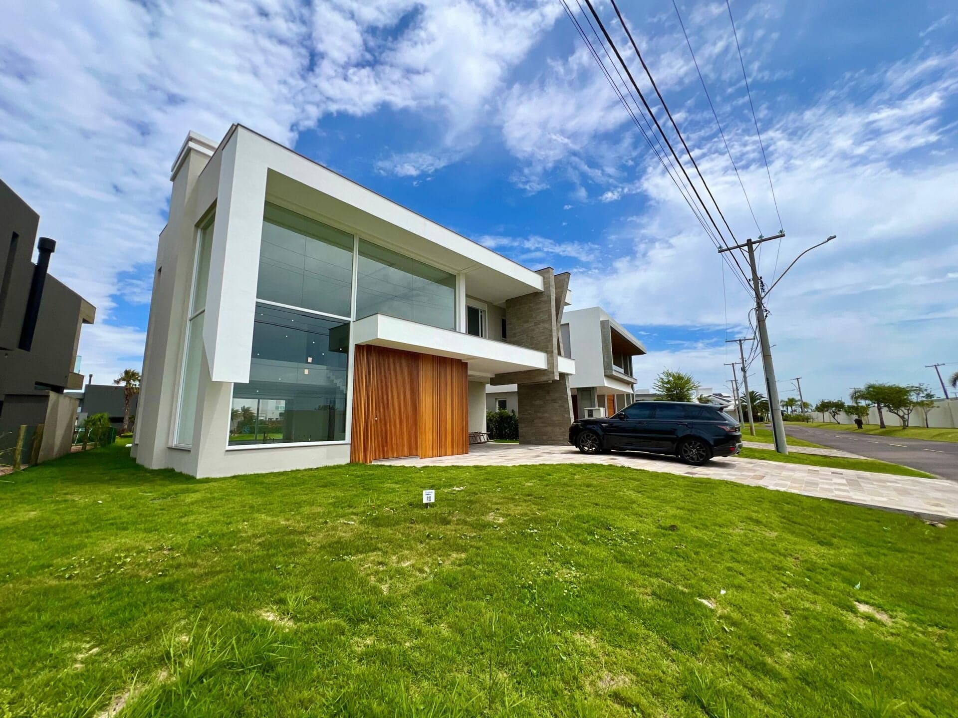 Casa à venda à Beira do Lago no Condomínio Enseada em Xangri-lá! 🏡