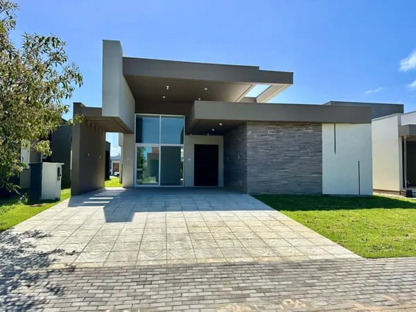Linda Casa à Venda no Condomínio Dubai em Capão da Canoa