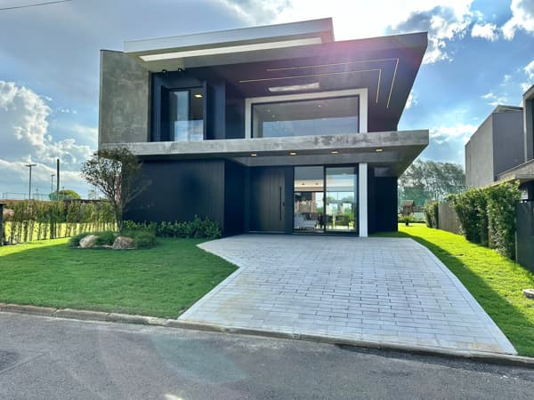 Casa de luxo com 5 suítes no Condomínio Celebration em Xangri-lá