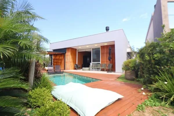 Casa a venda no Condomínio Malibu