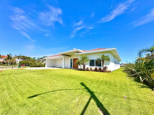 Casa à Venda no Condomínio Green Village em Xangri-lá