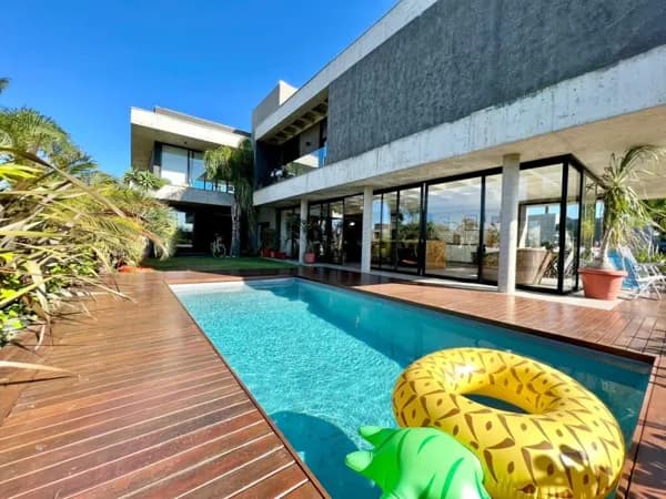 Deslumbrante Casa à Venda no Condomínio Dubai em Capão da Canoa!