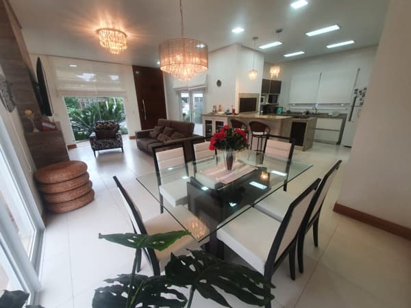 Casa a venda no condominio condado de Capão