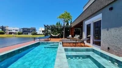 Casa a venda no Condomínio Enseada