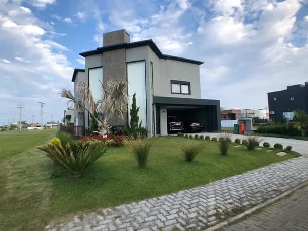 Magnífico Sobrado à Venda no Condomínio Dubai!