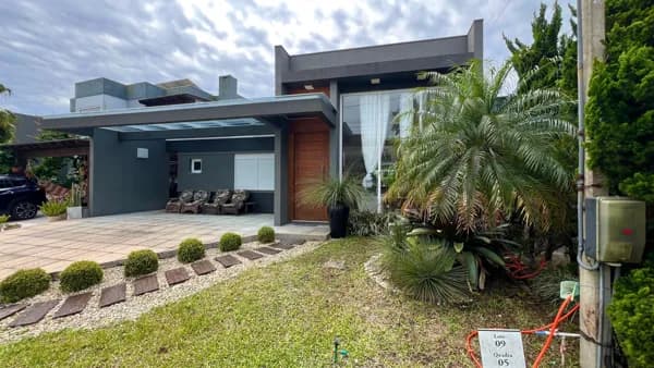 CASA DE ALTO PADRÃO À VENDA NO CONDOMÍNIO LAS PALMAS – XANGRI-LÁ!
