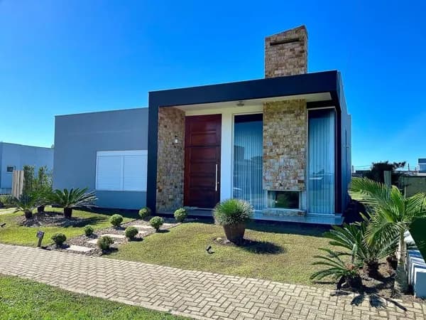 Casa à Venda no Condomínio Dubai em Capão da Canoa