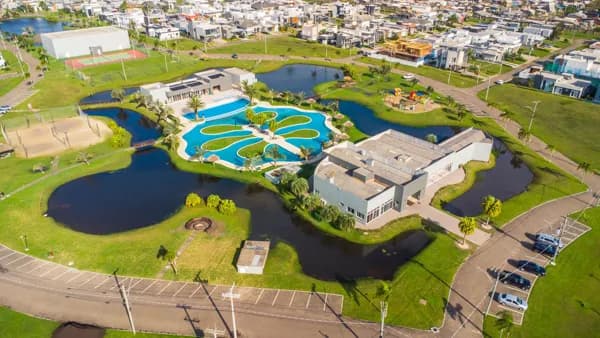 Condomínio Dubai em Capão da Canoa: Casa Deslumbrante com 3 Suítes, Mobiliada e Decorada