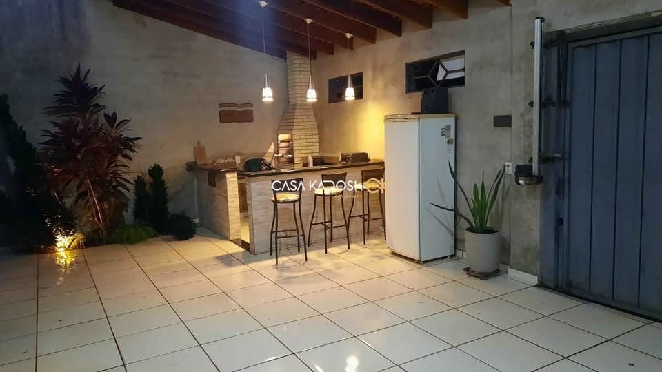 Casa à venda com Varanda Gourmet e quintal amplo