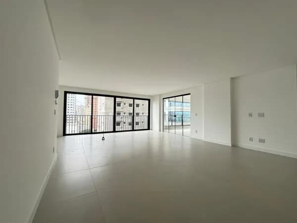 Apartamento Pronto com 3 Suítes e 144m² a 60 Metros do Mar em Porto Belo