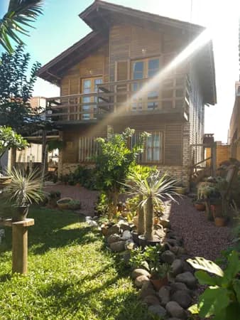 Linda e charmosa casa mista no centro do Passo de Torres-SC.