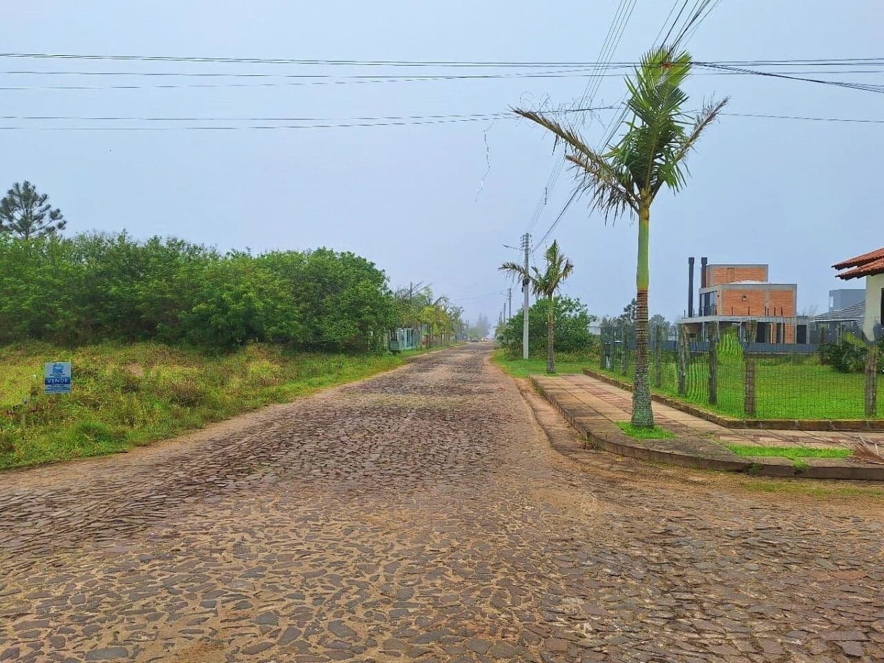 Terreno de esquina 375m² a 400 metros do mar no Bairro Bellatorres!