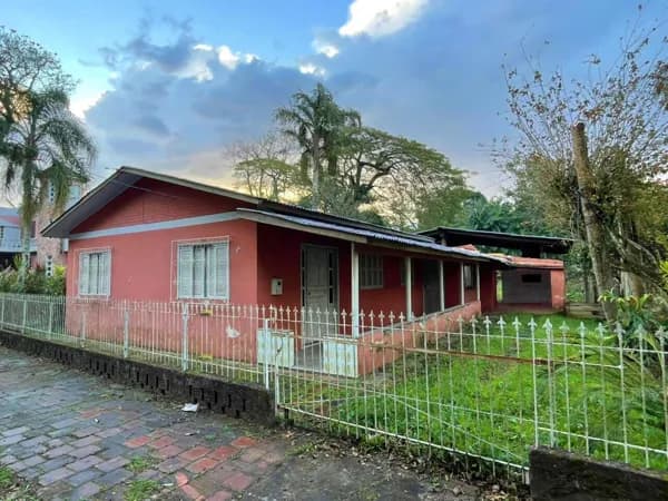 Casa à Venda no Centro de Praia Grande/SC