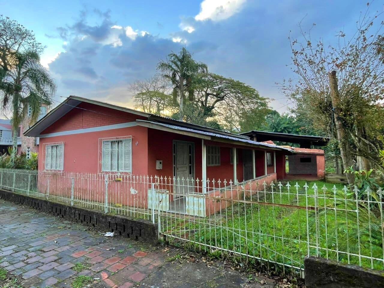 Casa à Venda no Centro de Praia Grande/SC