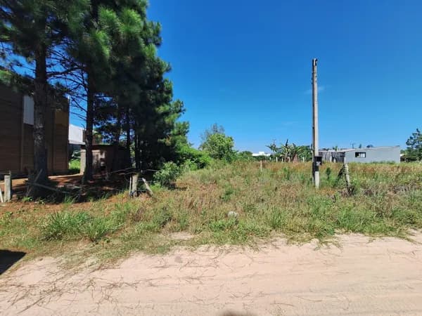 Terreno de 300m² na praia Rota do Sol