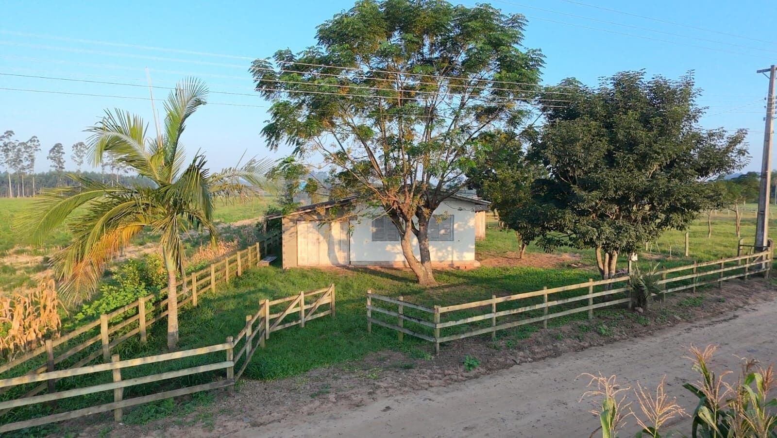 lote com 738m², Pequena chácara