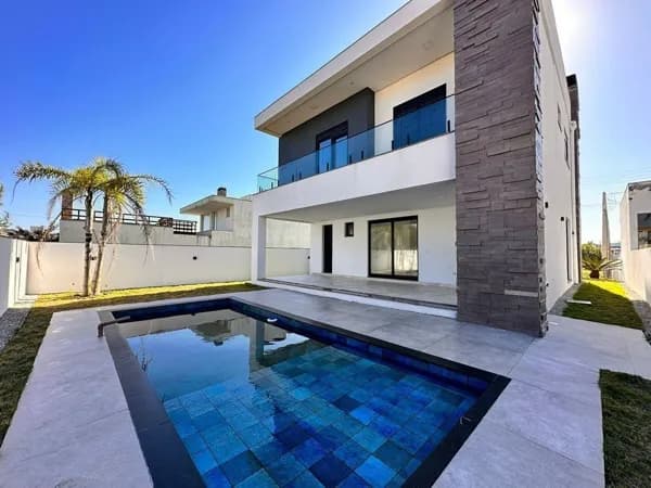 Casa com 4 dormitórios na primeira quadra do mar na Bellatorres