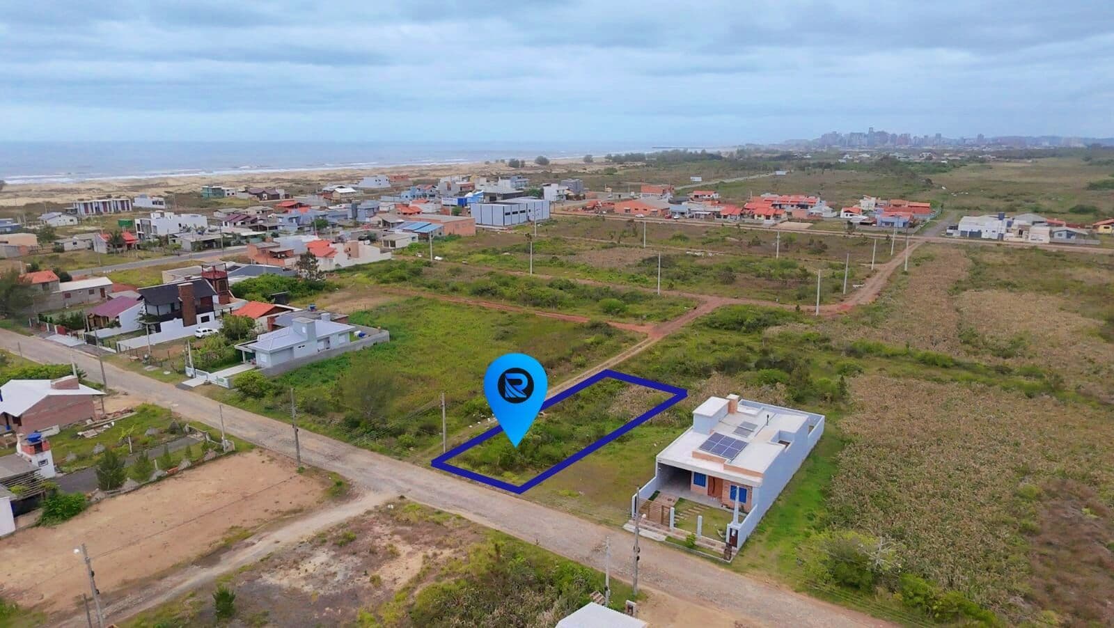 Terreno de esquina localizado na Av. Principal do bairro Capão do Cravo, Passo de Torres SC