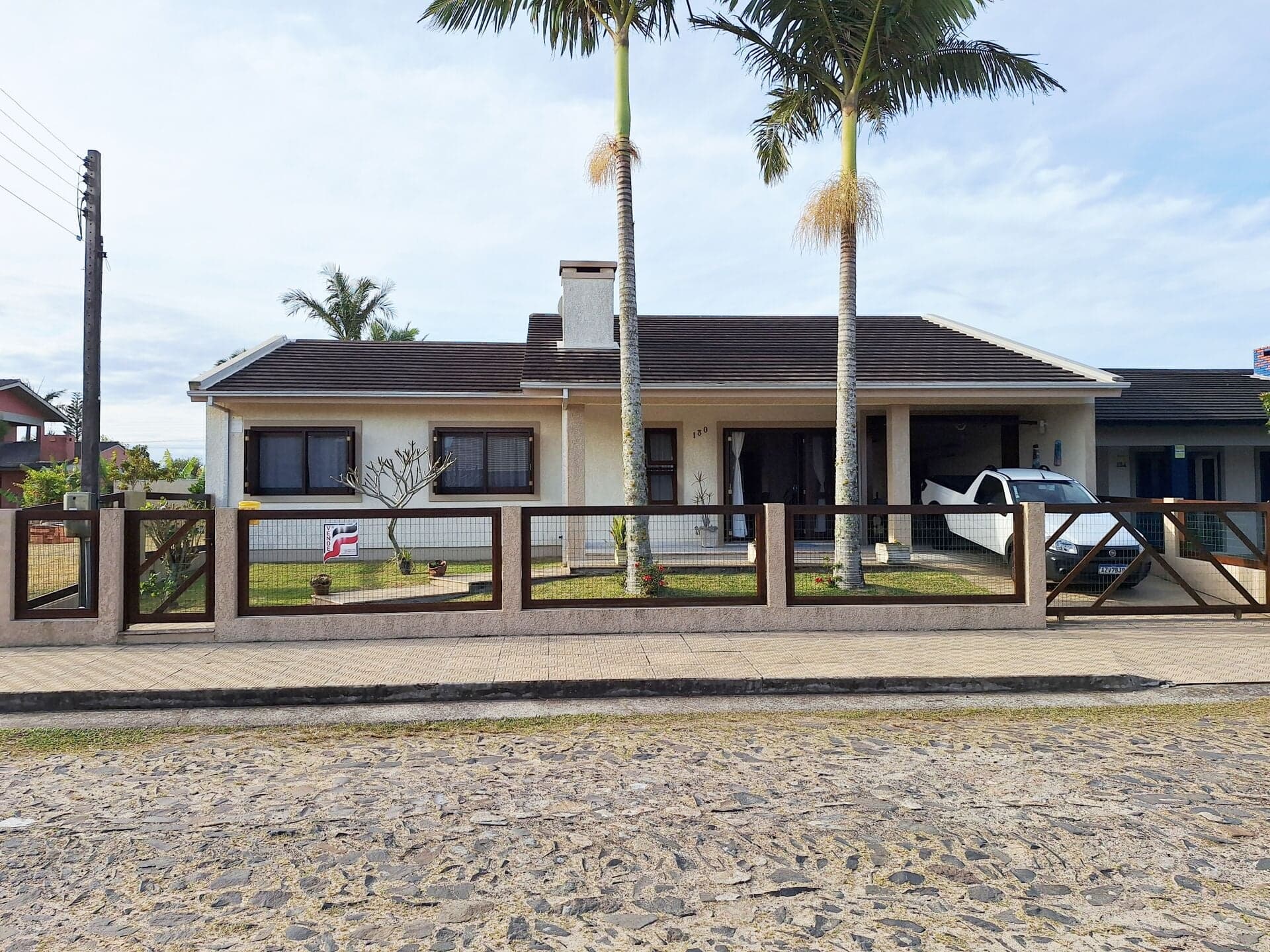 Casa 220m2, mobiliada, à venda em Bellatorres | Segunda quadra do mar