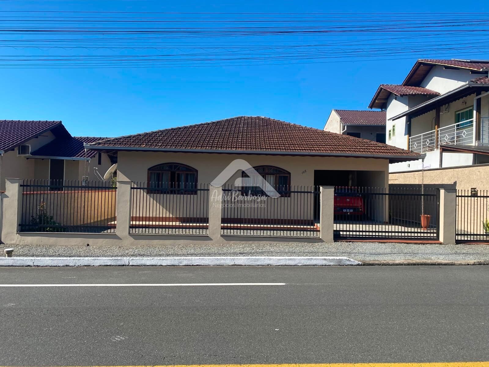 Casa à venda com 03 quartos na Ilha da Figueira