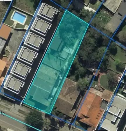 Casa Padrão com Terreno no Guabirotuba
