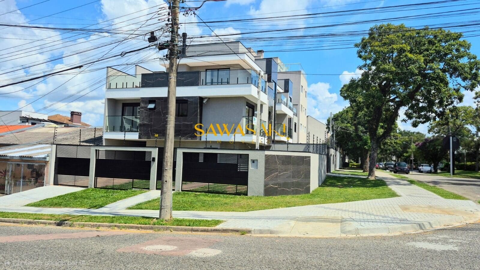 Sobrado com terraço no ÁGUA VERDE