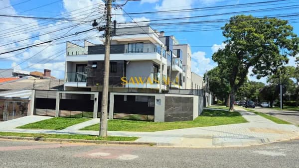 Sobrado com terraço no ÁGUA VERDE