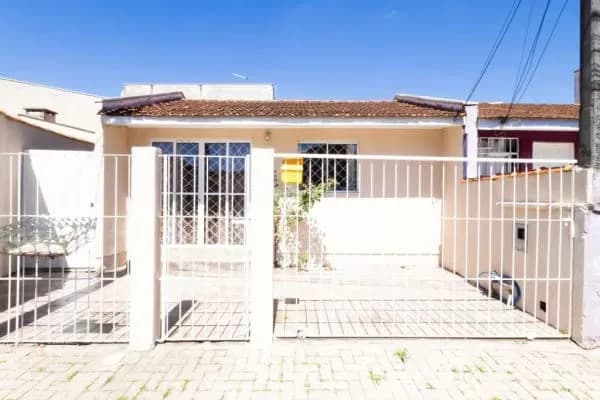 Casa com edícula
