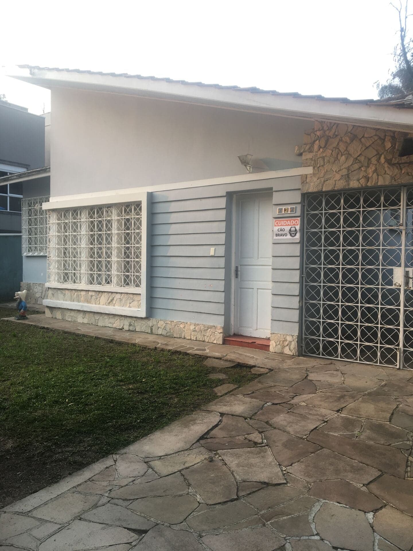 Casa Padrão com Terreno no Guabirotuba