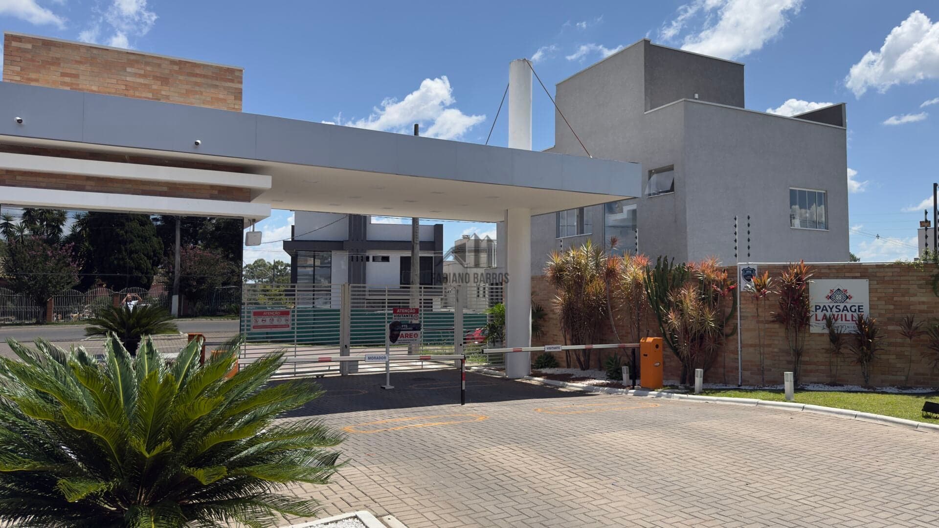 Terreno em condomínio fechado, com projeto arquitetônico