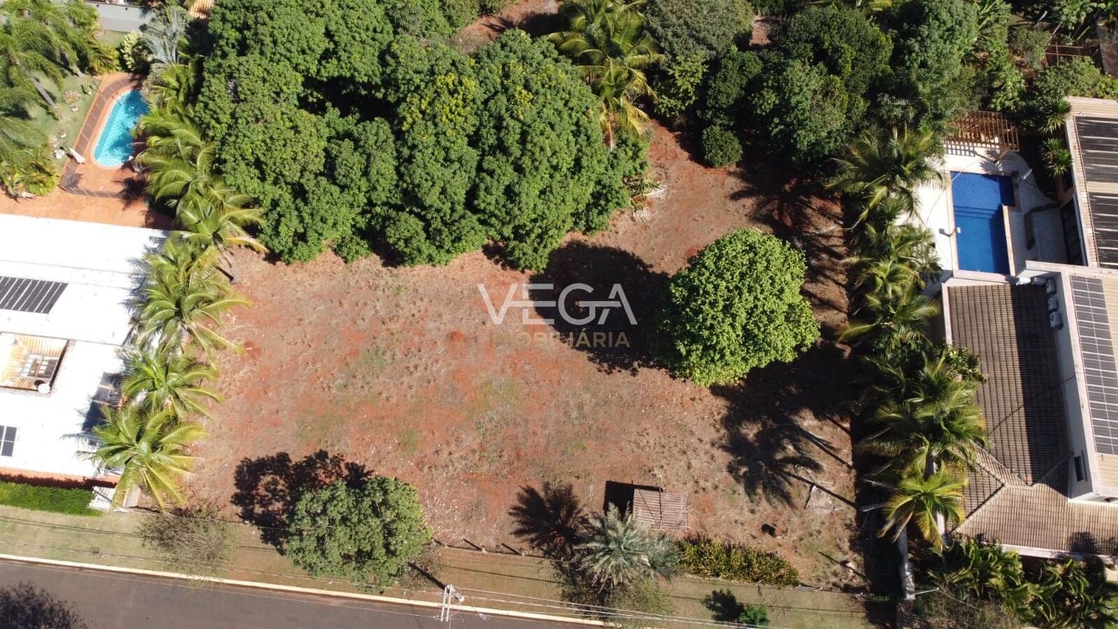 Terreno para venda no Condomínio Village Bandeirante I